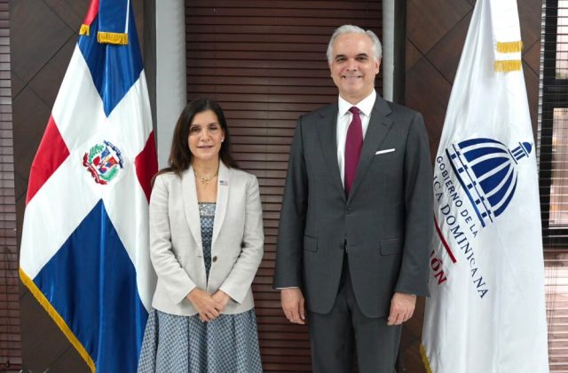 Educación y EE. UU. afinan cooperación para formar a 400 mil jóvenes en inglés