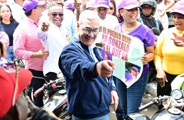 Gonzalo Castillo arranca su recorrido nacional y promete electricidad 24 horas