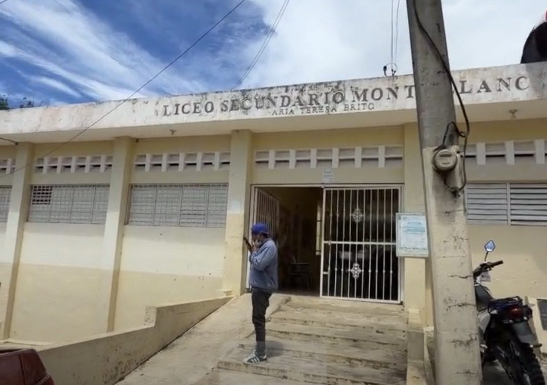 Zona escolar en Jamao, Salcedo